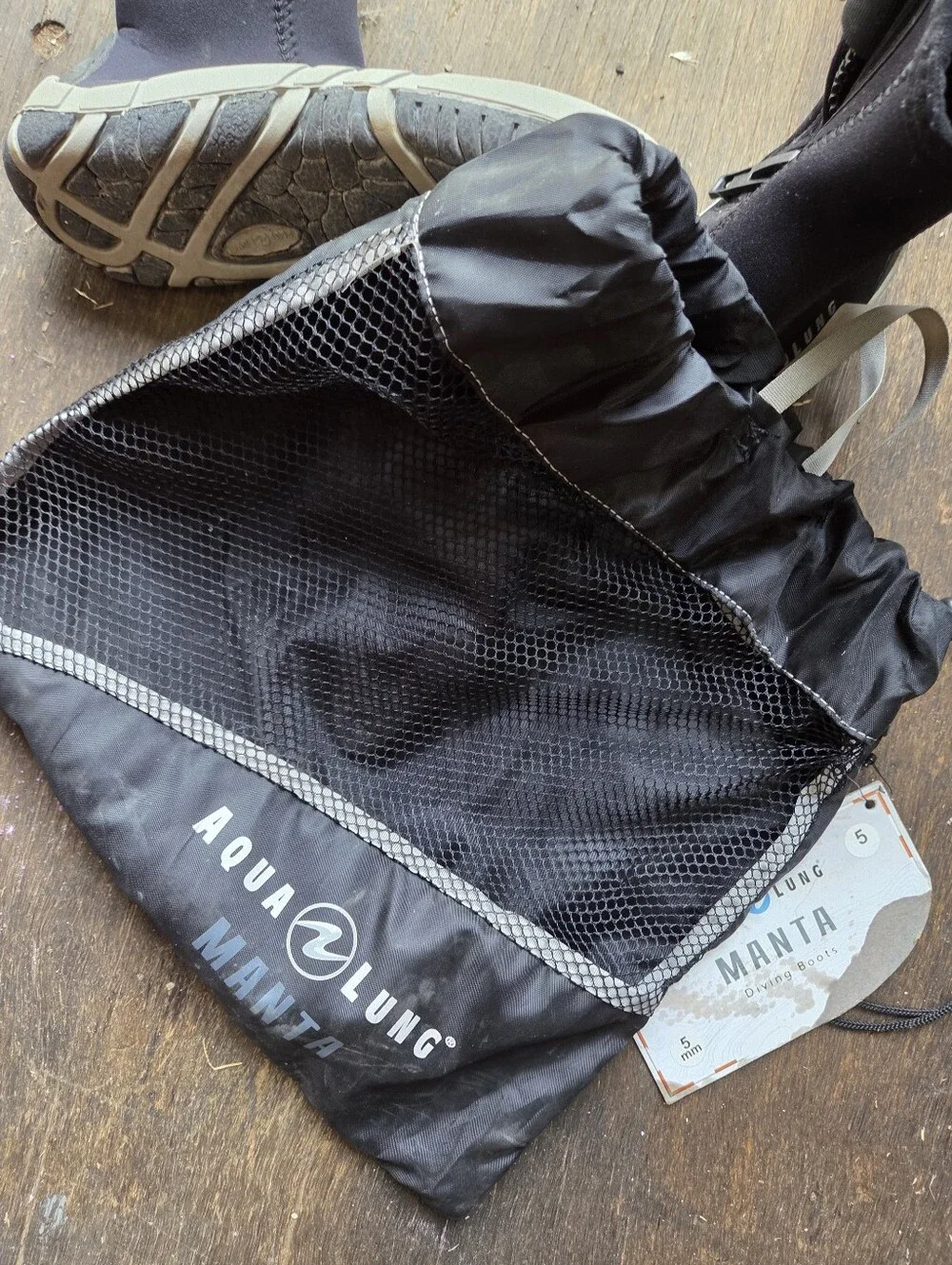 Aqua Lung diving water
